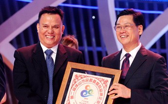 鳳鋁鋁業(yè)被評為“市民最喜愛的品牌企業(yè)”、“廣佛同城至愛佛山品牌”
